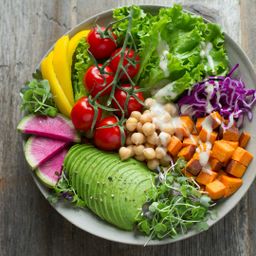 Ernährung bei Bänderverletzungen – eine sportphysiotherapeutische Einordnung aus der Praxis